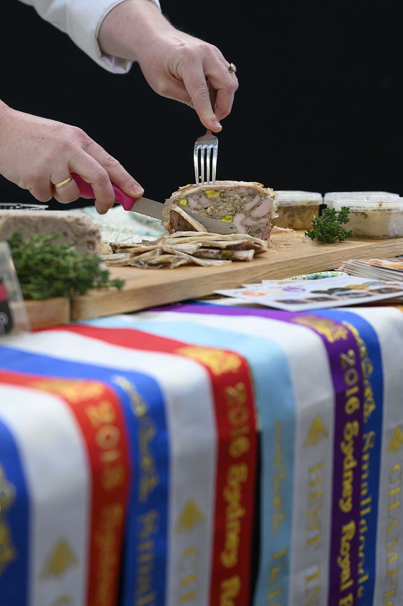 Photo of winner slicing pate