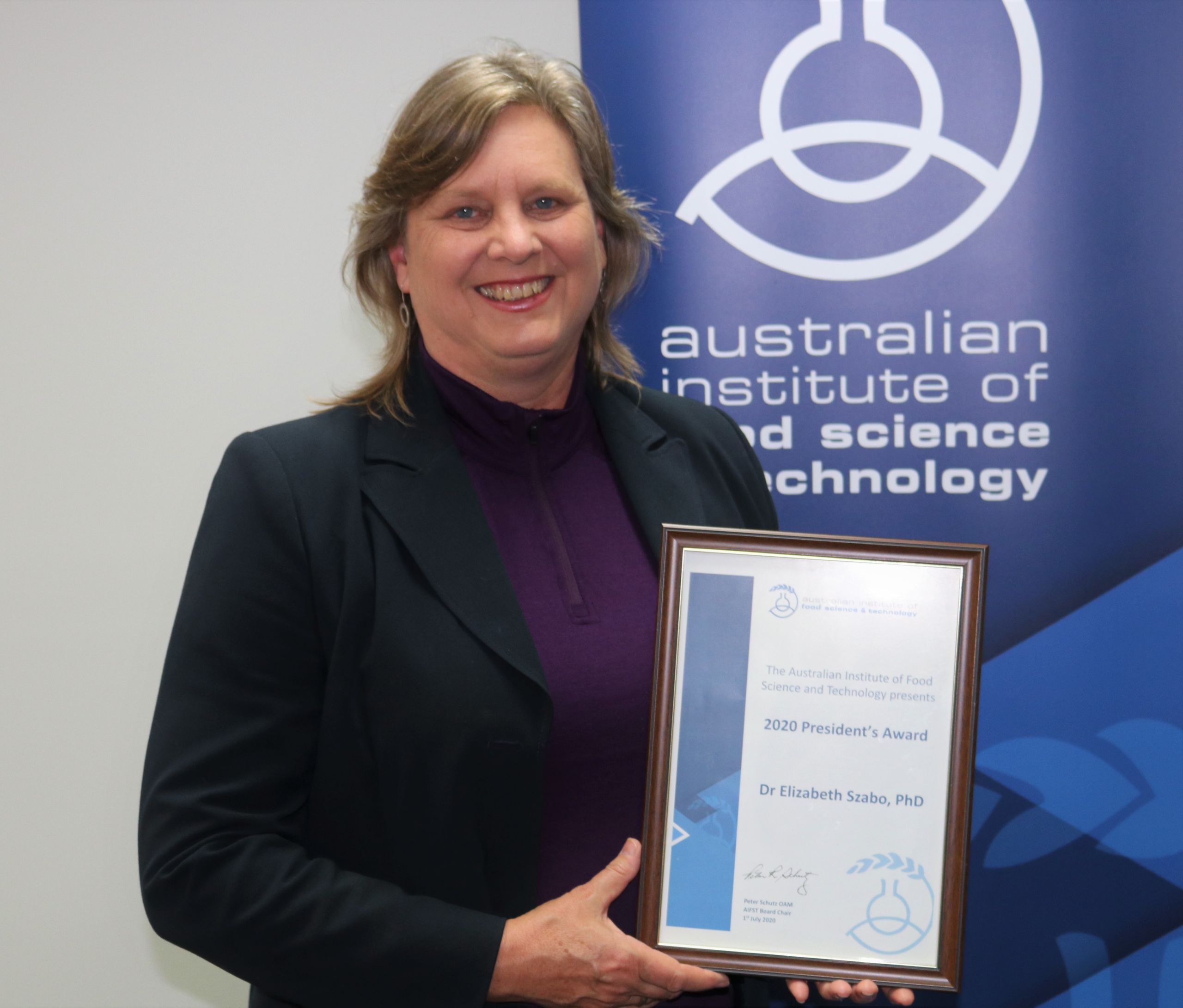 Inset image of Lisa Szabo accepting award